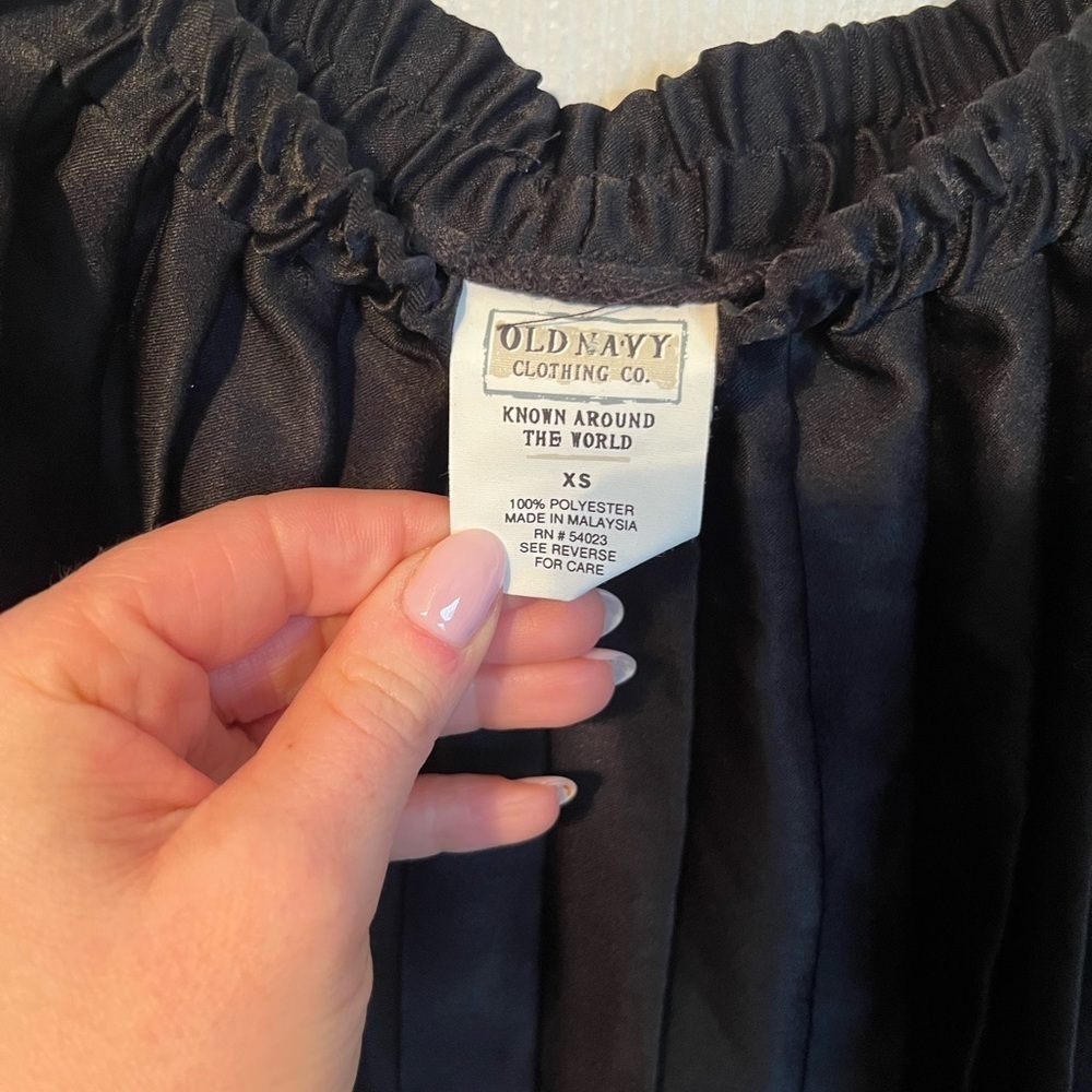 Vintage 90’s Old Navy Black Pleated Skirt - Picture 2 of 3